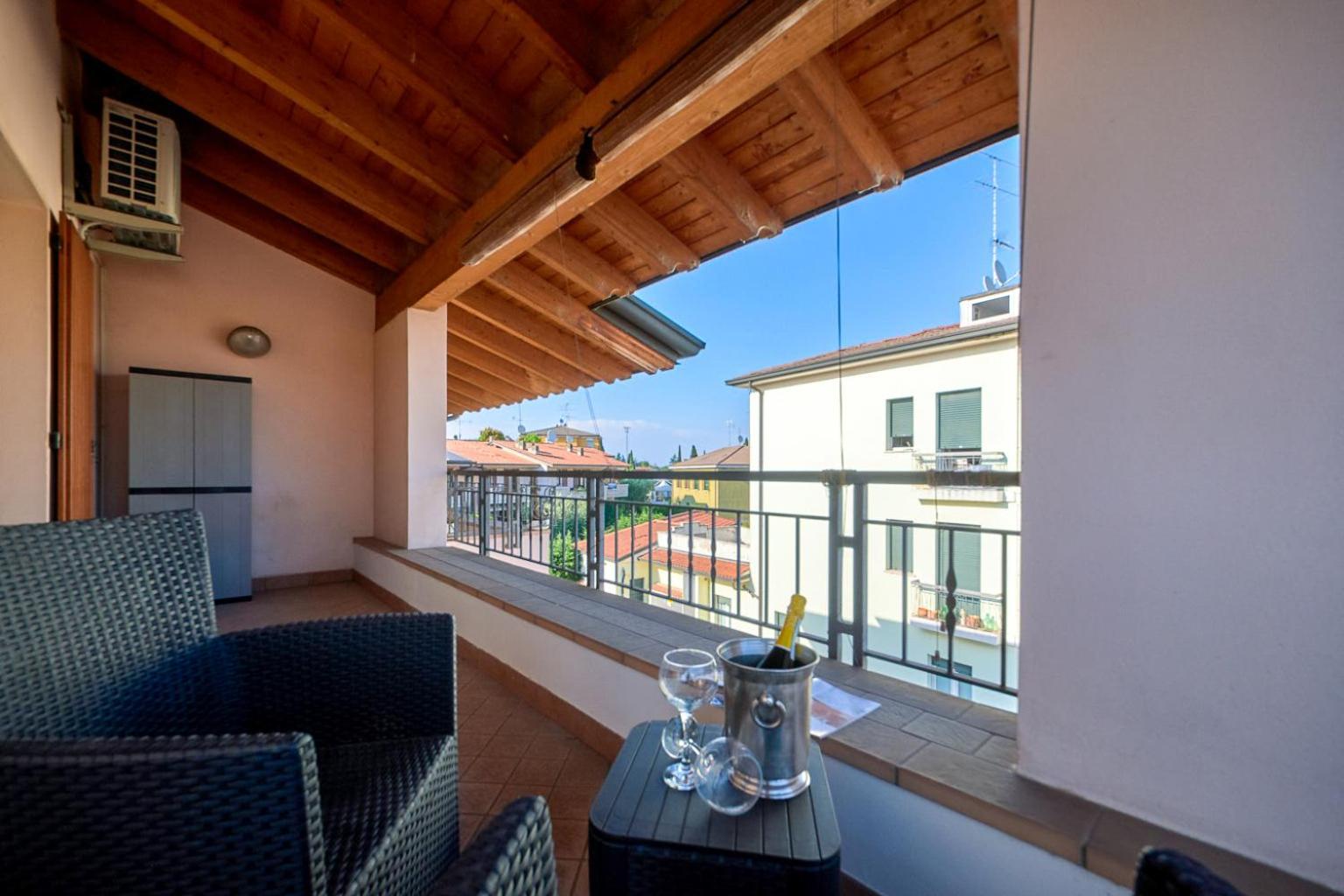 Dora'S Apartment Desenzano del Garda Exterior photo
